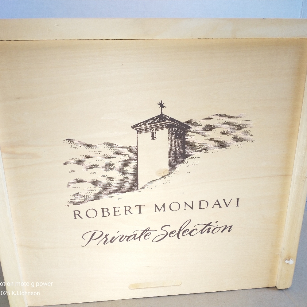 *SOLD* Robert Mondavi Wooden wine crate Box and Lid